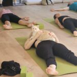 5 motivi per cui il tuo gatto amerà lo yoga quanto te